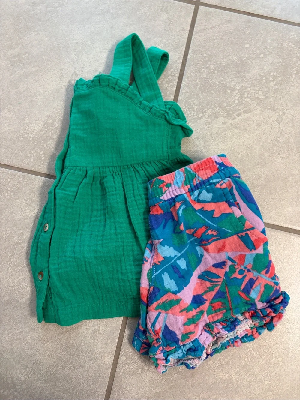 Cat & Jack Green Tank Top with Multicolor Leaf Print Shorts